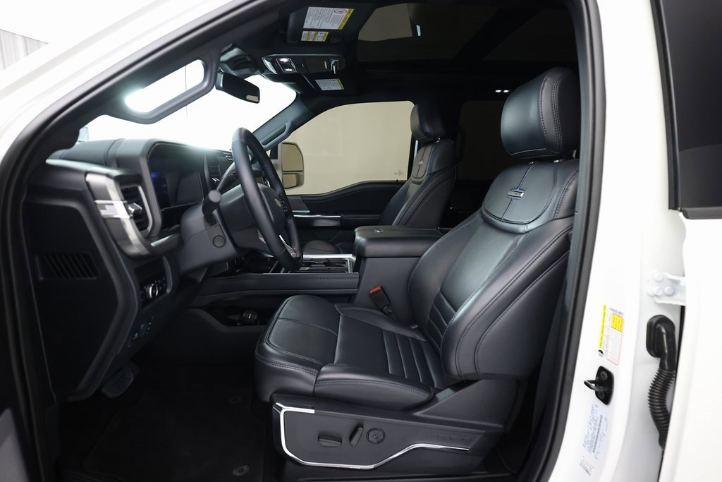 Used 2025 Ford F450 Platinum w/ FX4 Off-Road Package image 18