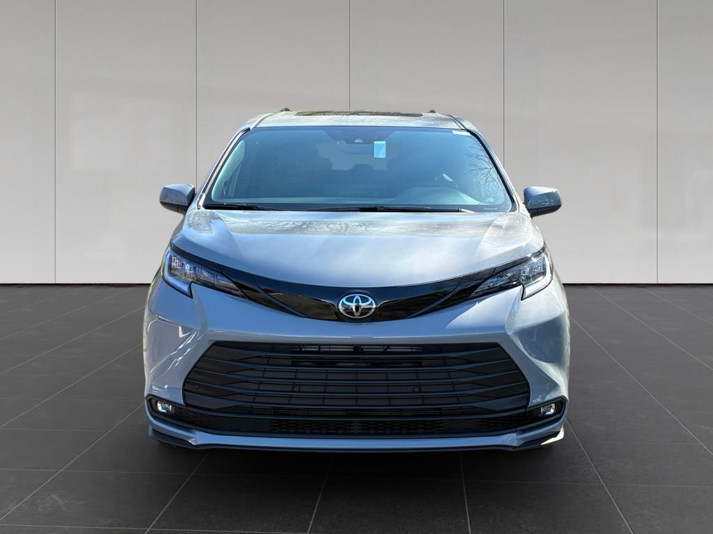 New 2026 Toyota Sienna XLE Woodland Edition AWD/4WD image 8