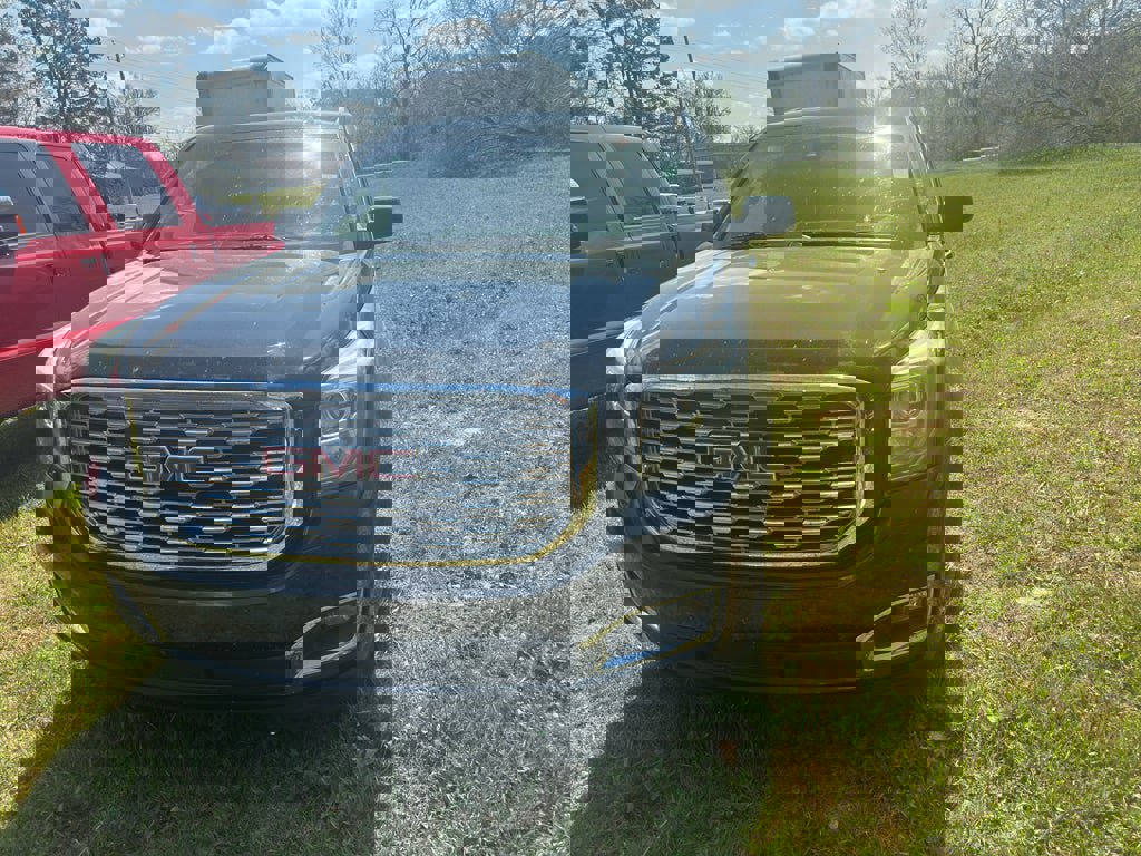 Used 2019 GMC Yukon Denali w/ Denali Ultimate Package image 2