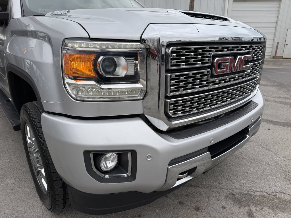 Used 2019 GMC Sierra 2500 Denali w/ Duramax Plus Package AWD/4WD image 27