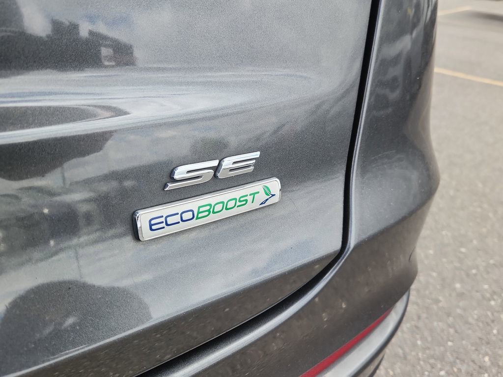 Used 2020 Ford Fusion SE FWD image 13