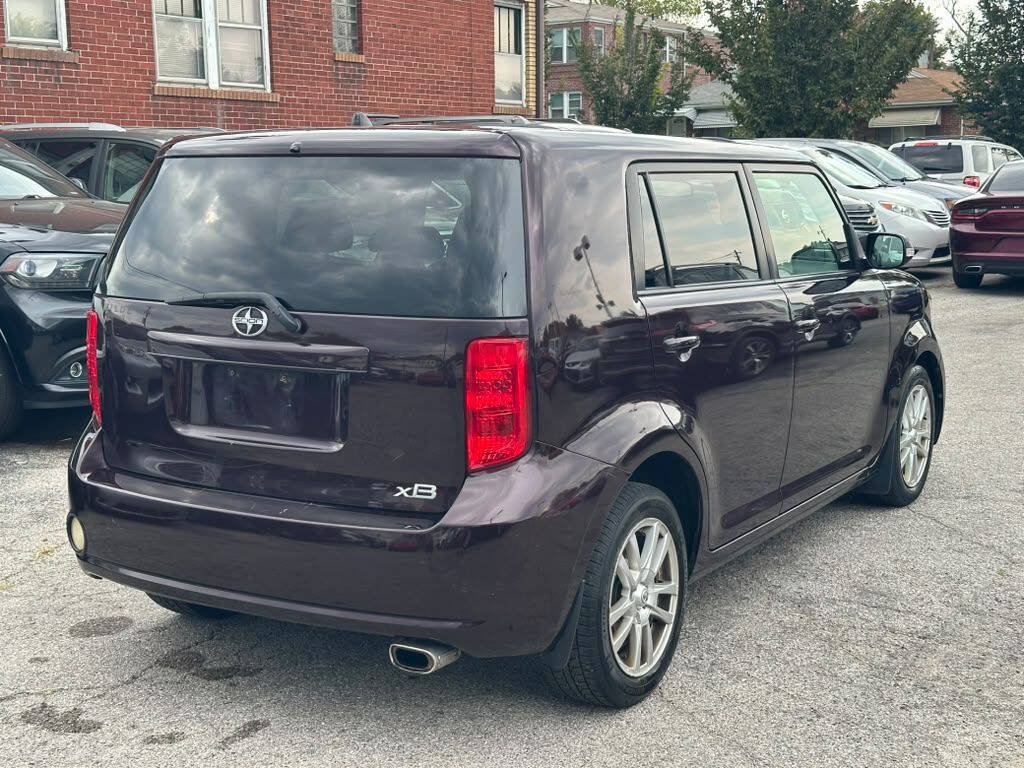 Used 2010 Scion xB FWD image 6