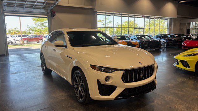 Used 2020 Maserati Levante AWD/4WD image 4