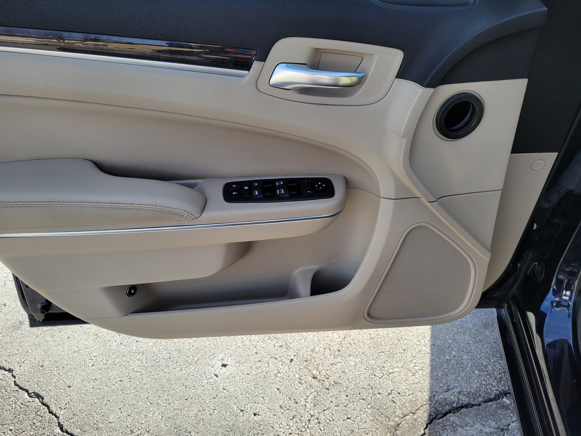 Used 2012 Chrysler 300 Limited image 18