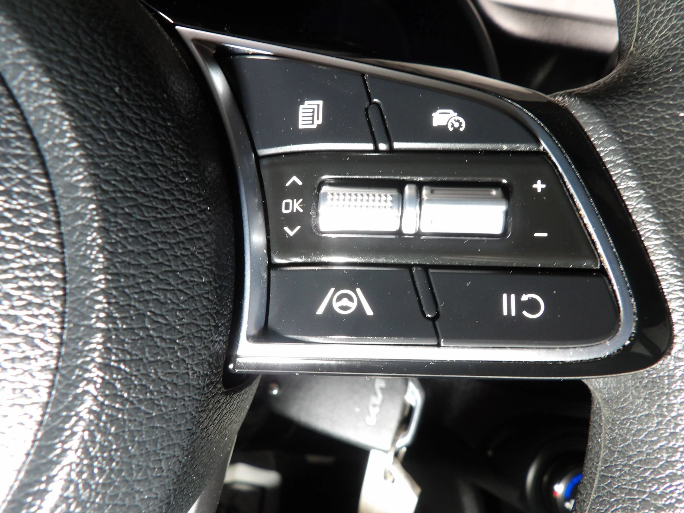 Used 2024 Kia Forte LXS FWD image 16
