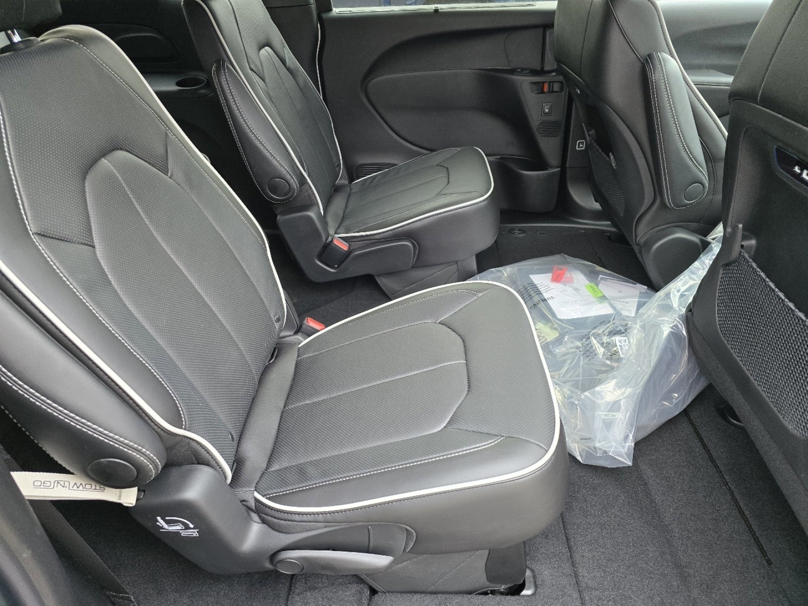 New 2026 Chrysler Pacifica Limited image 11