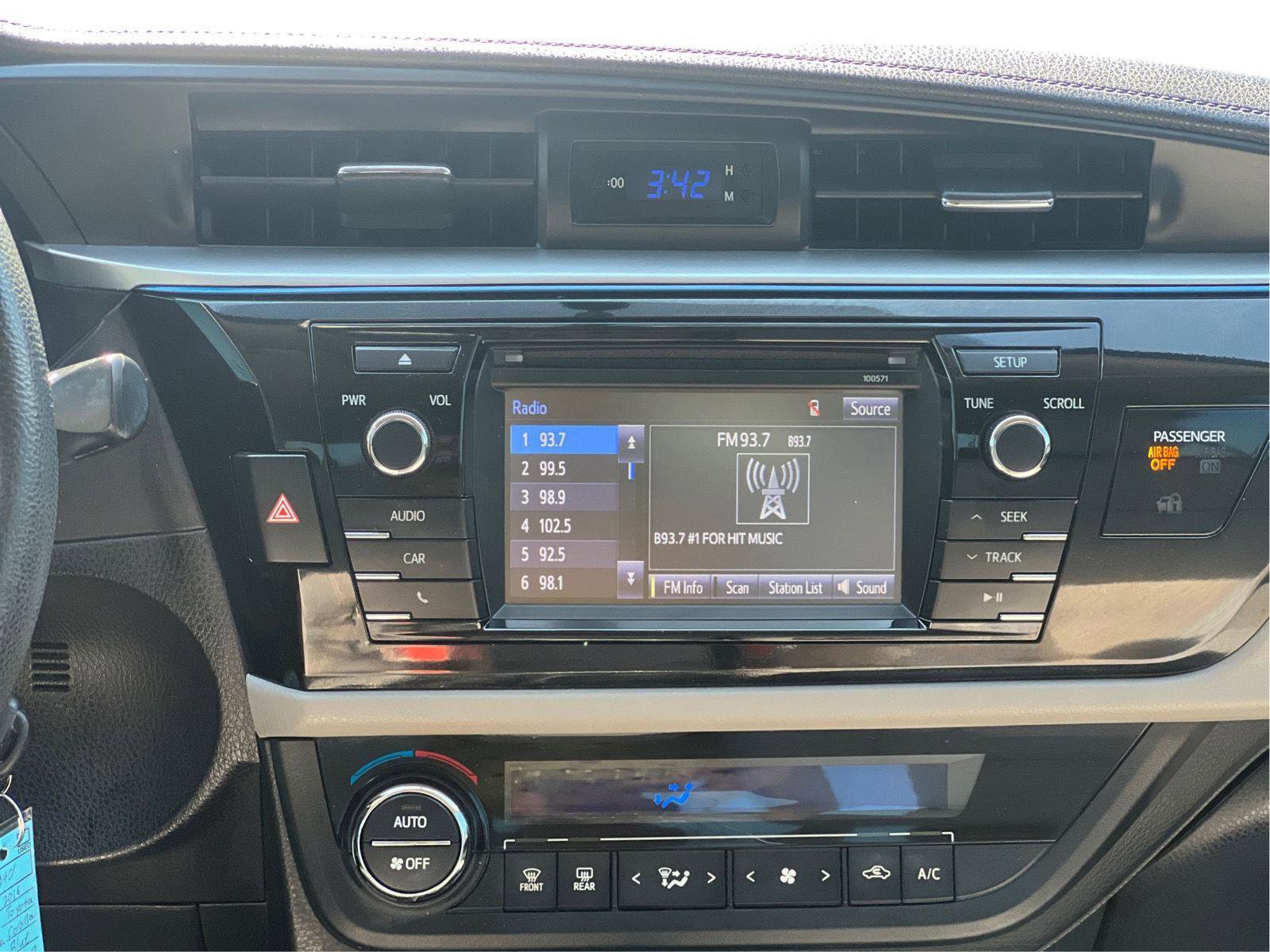 Used 2016 Toyota Corolla LE FWD image 4