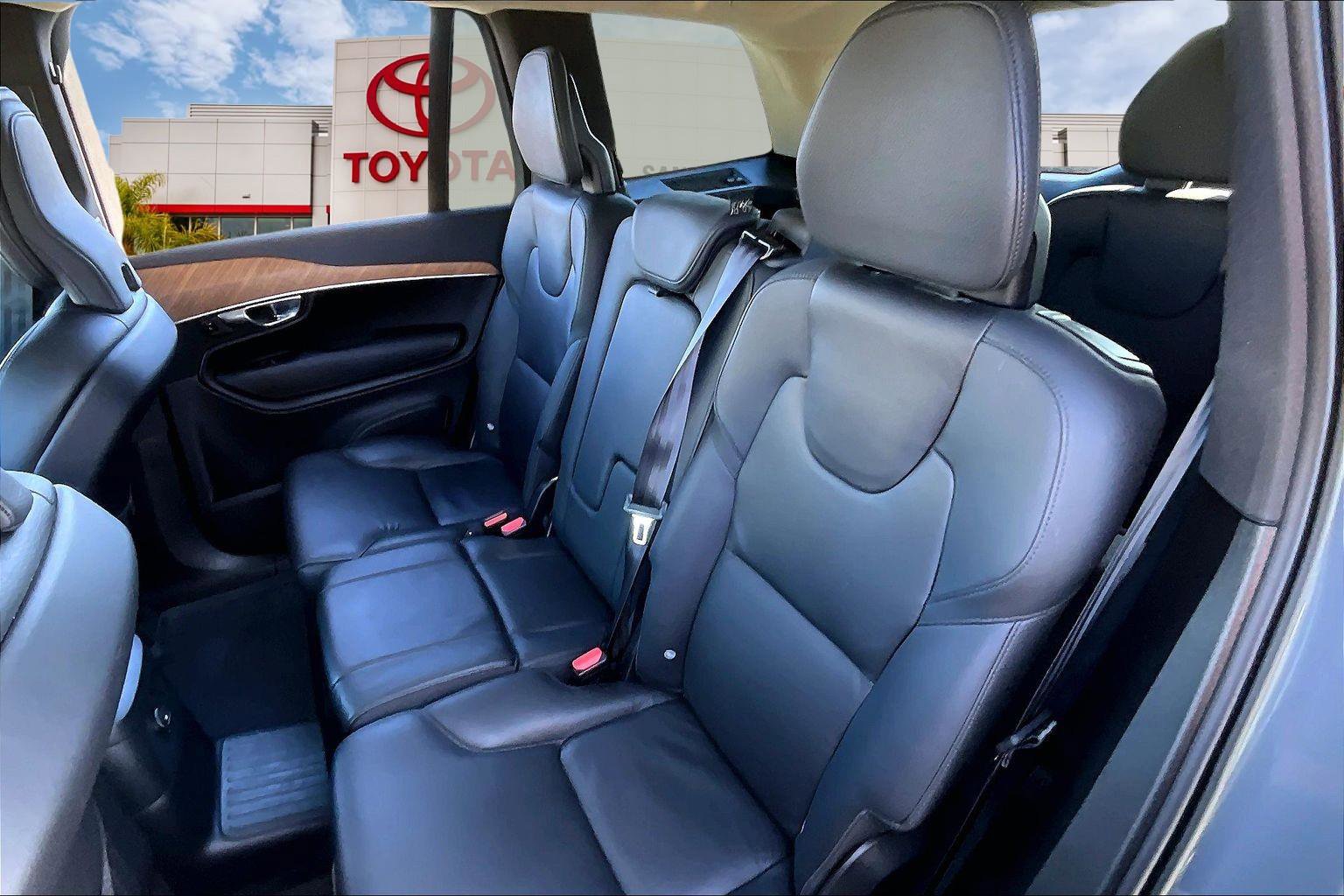 Used 2023 Volvo XC90 T8 Plus w/ Protection Package Premier image 25