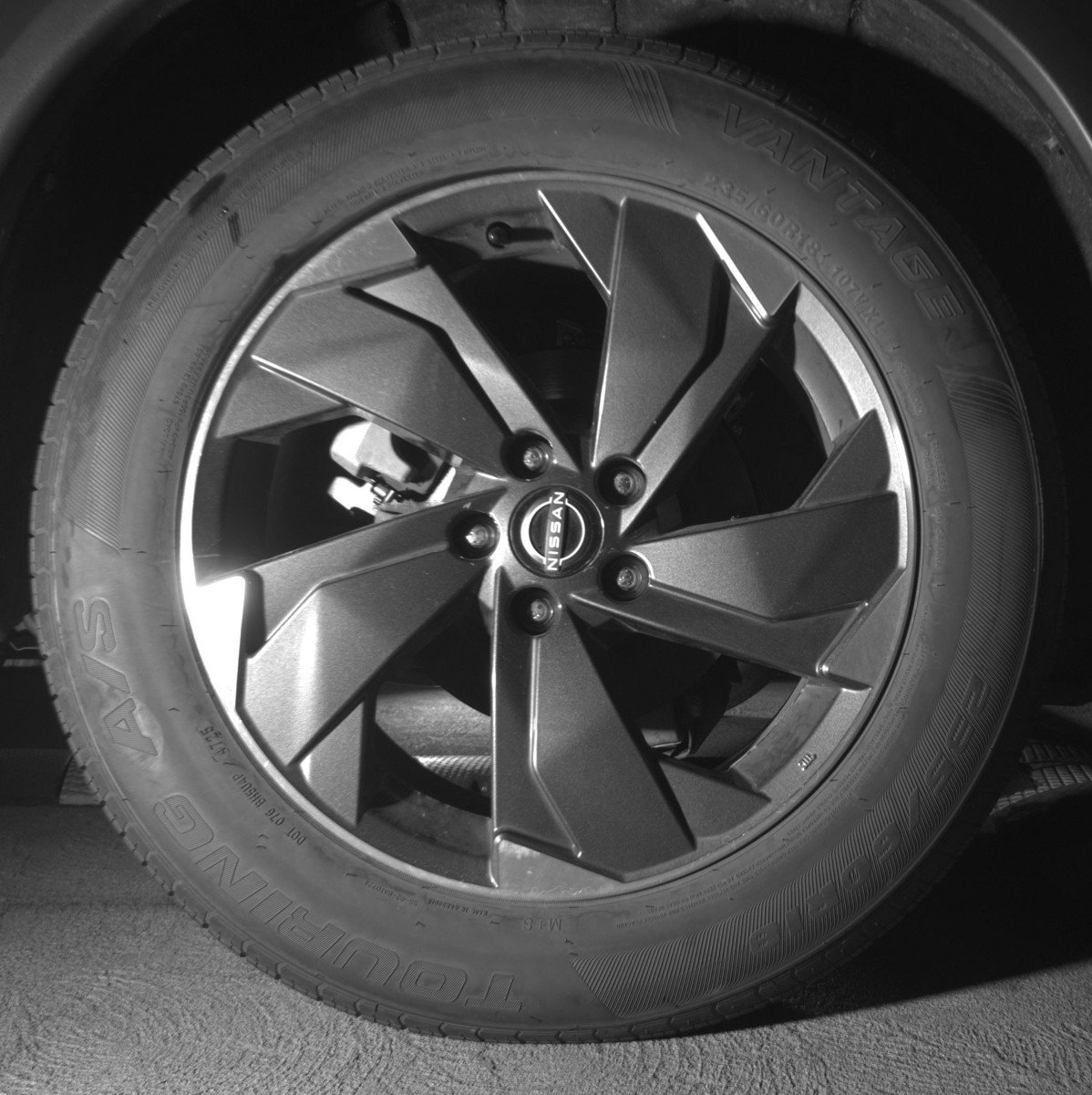 Used 2025 Nissan Rogue SV image 15