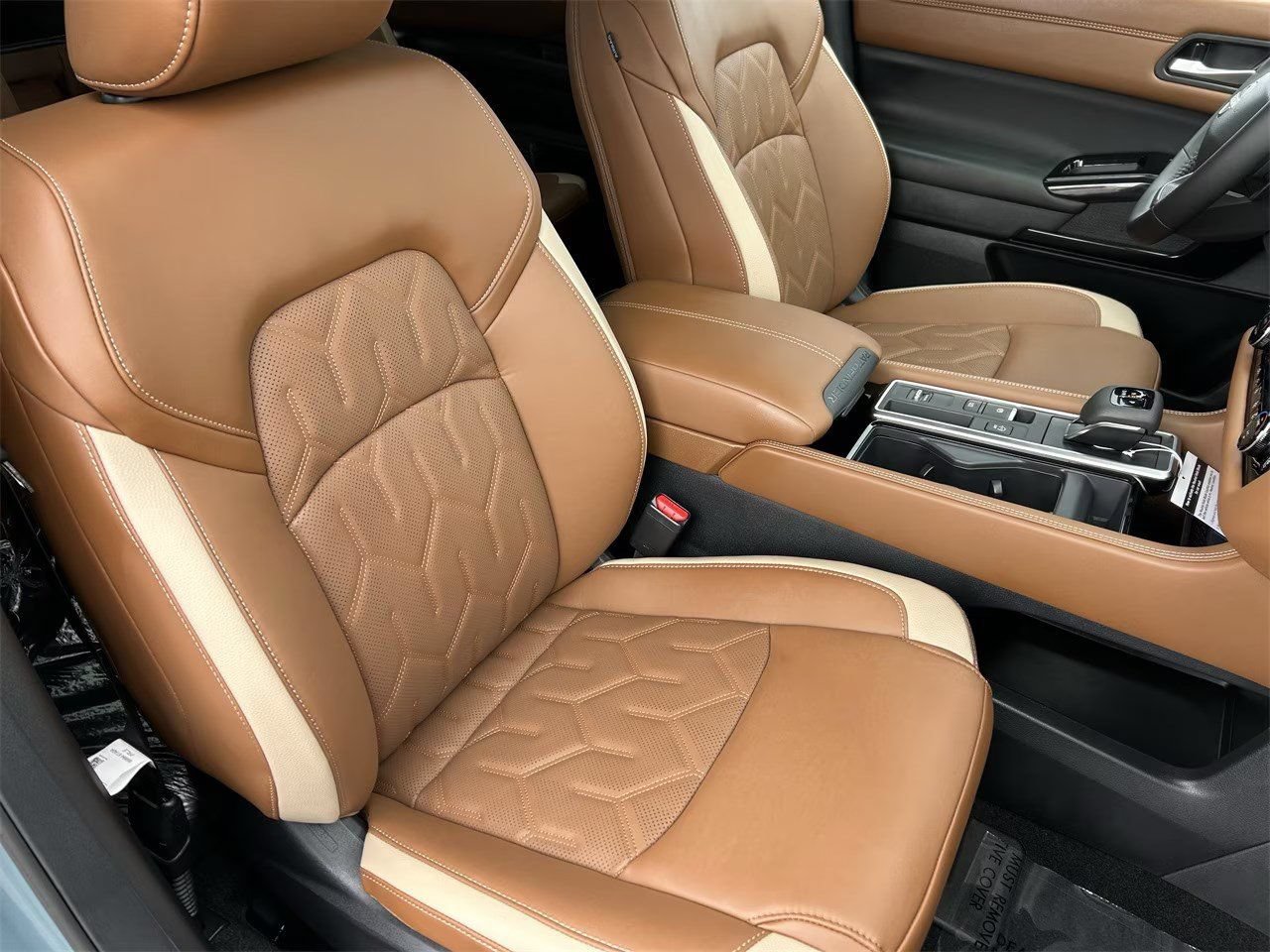 New 2026 Nissan Pathfinder Platinum FWD image 23