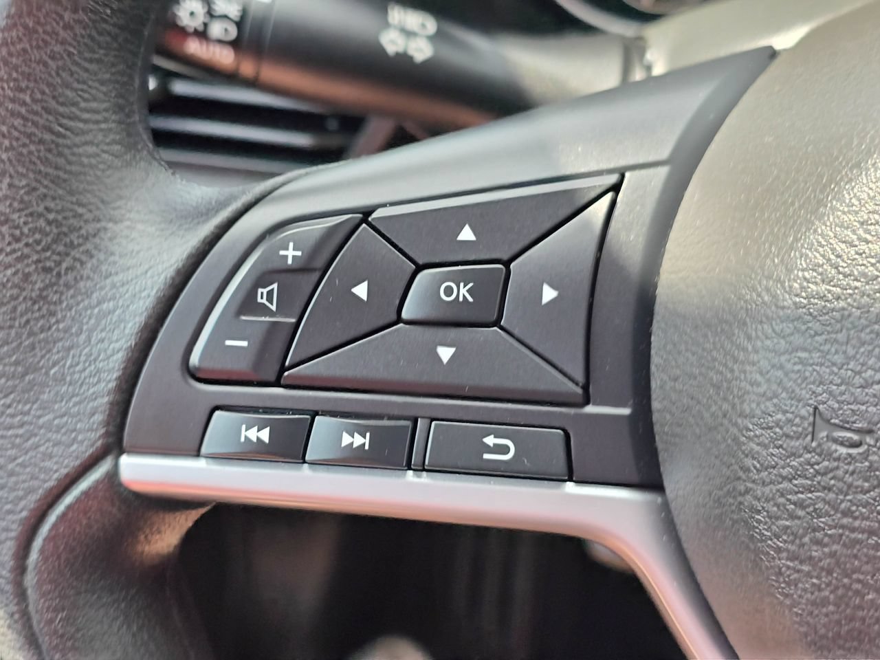 Used 2025 Nissan Altima 2.5 SV FWD image 20