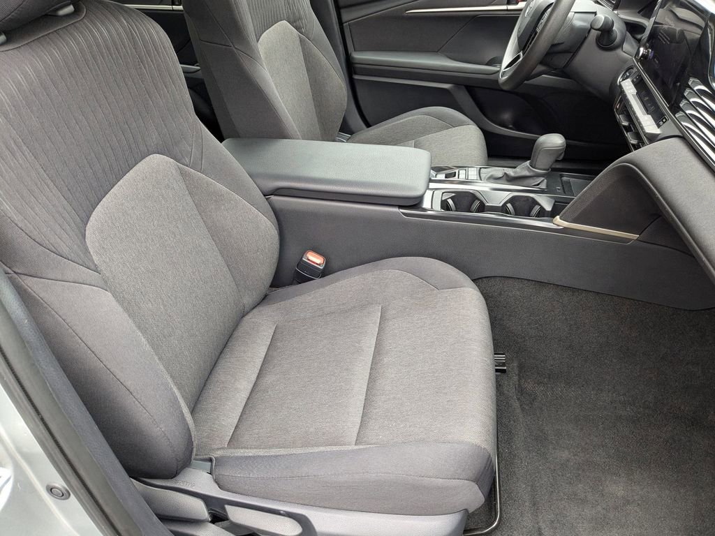 Used 2025 Toyota Camry LE image 33