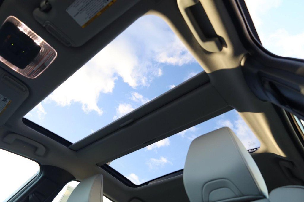 New 2026 Toyota Prius XLE image 9