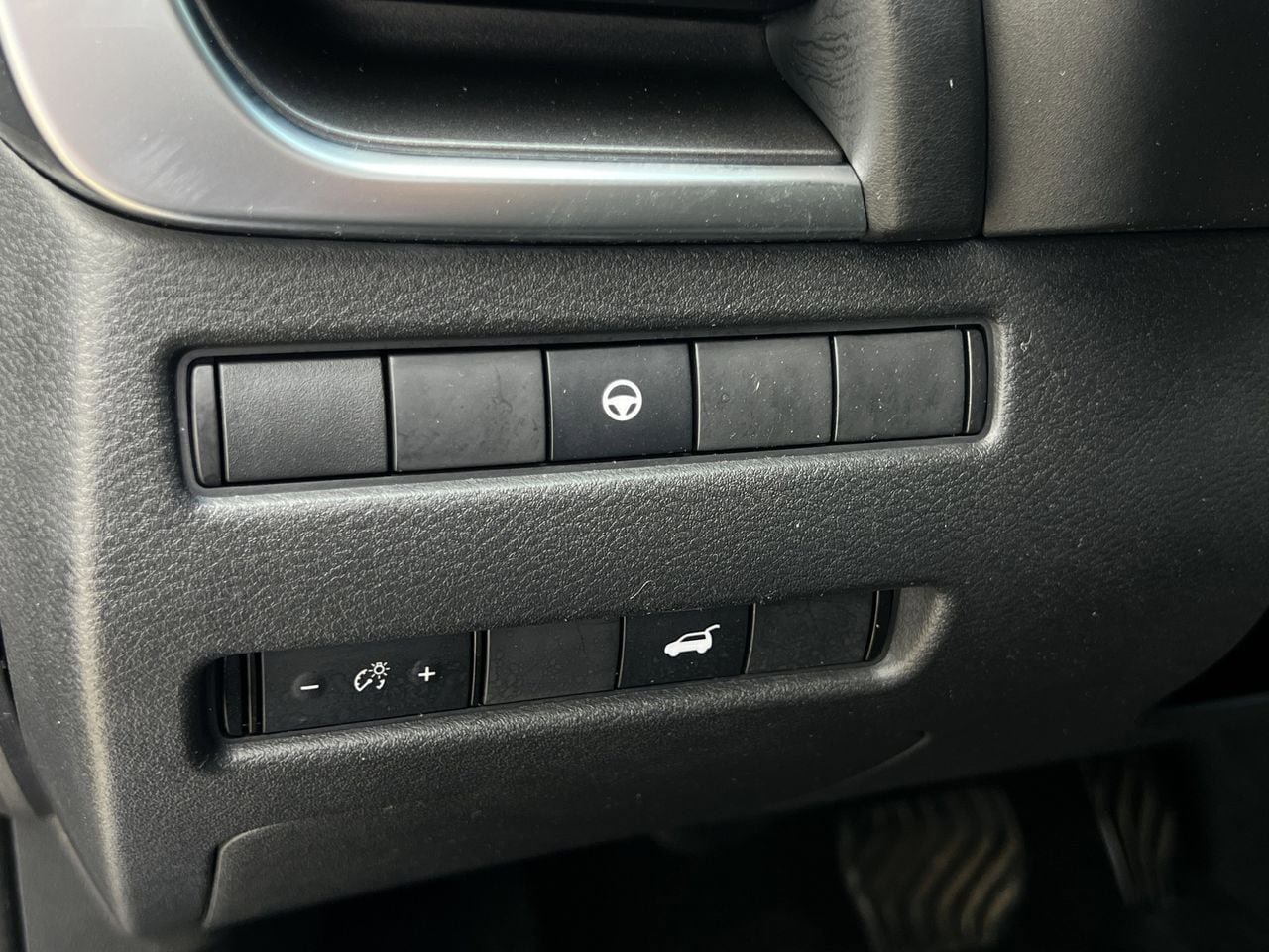 Used 2022 Nissan Rogue SV w/ SV Premium Package FWD image 13
