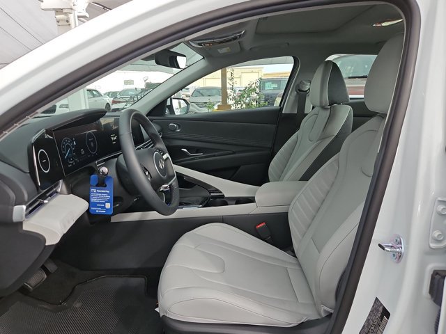 New 2026 Hyundai Elantra Limited FWD image 4