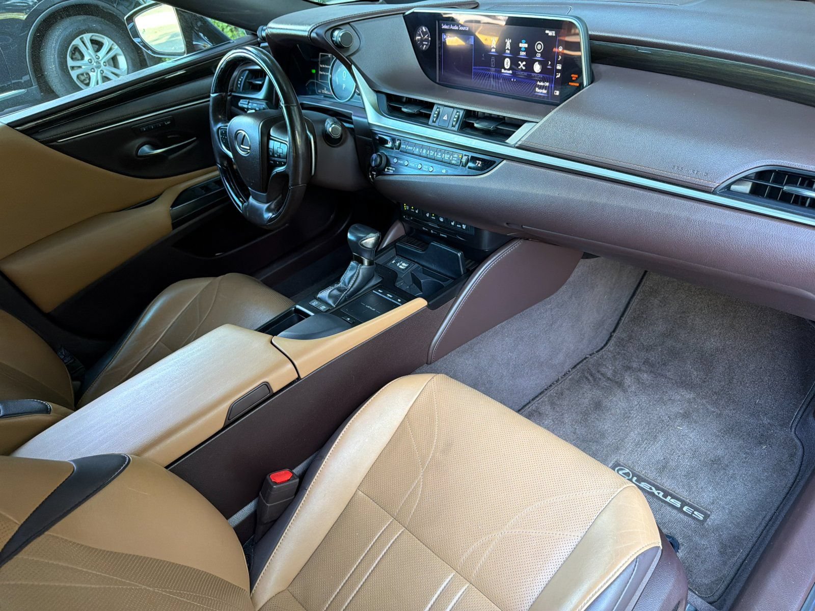 Used 2019 Lexus ES 300h w/ Accessory Package 2 FWD image 11