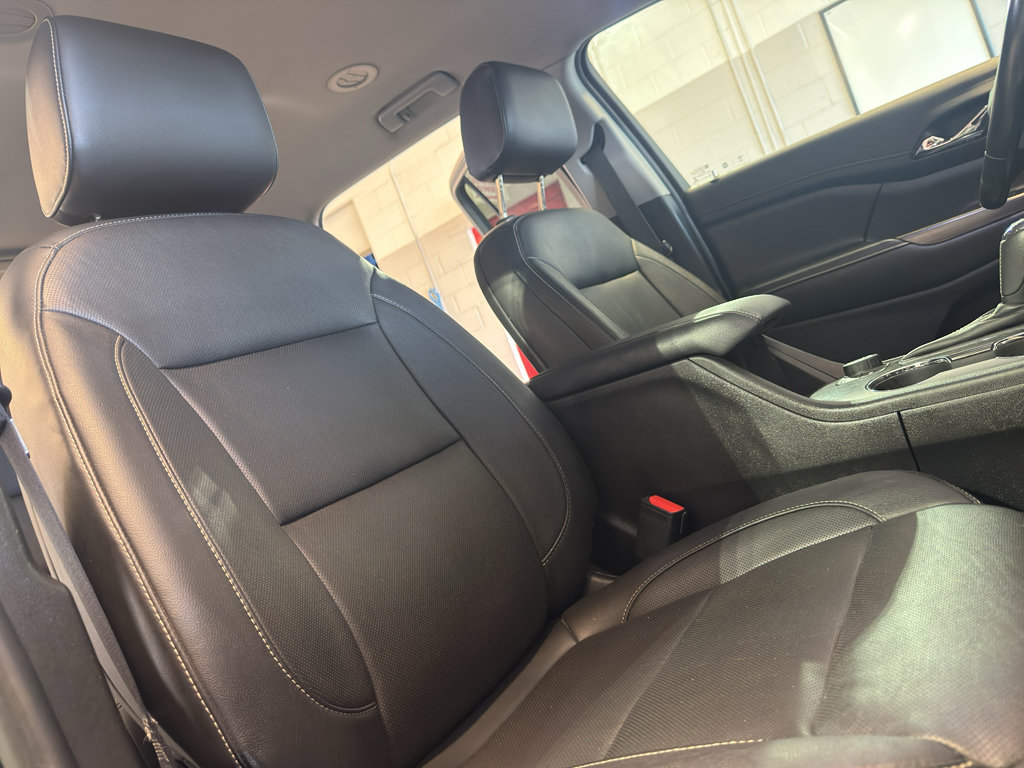 Used 2019 GMC Acadia SLT w/ LPO, Cargo Package AWD/4WD image 23