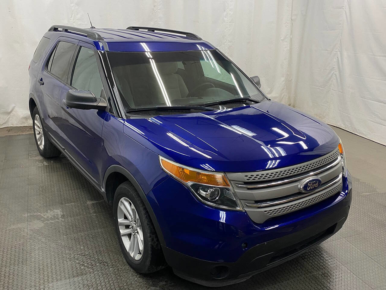 Used 2015 Ford Explorer FWD image 2