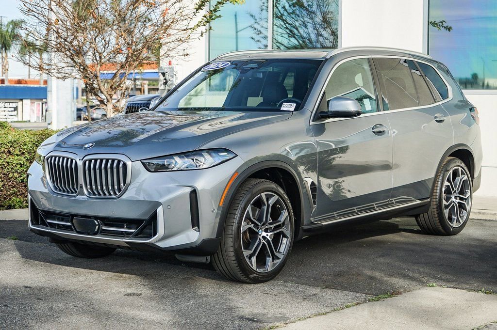 Used 2024 BMW X5 sDrive40i w/ Premium Package image 3