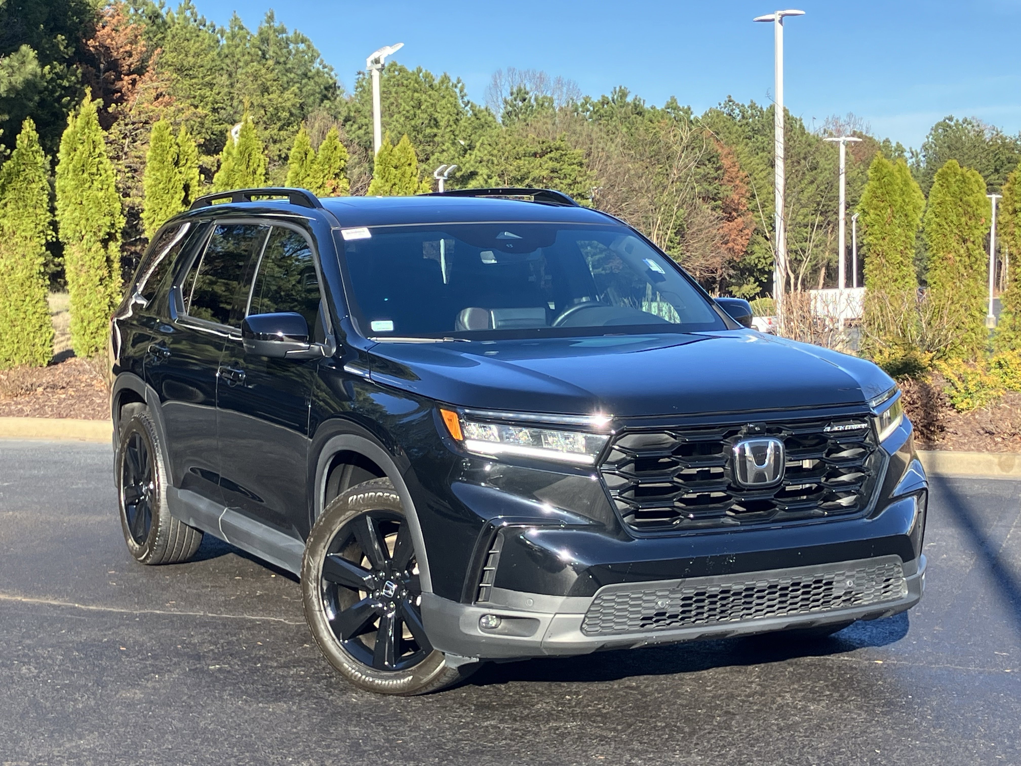 Certified 2025 Honda Pilot Black Edition image 2