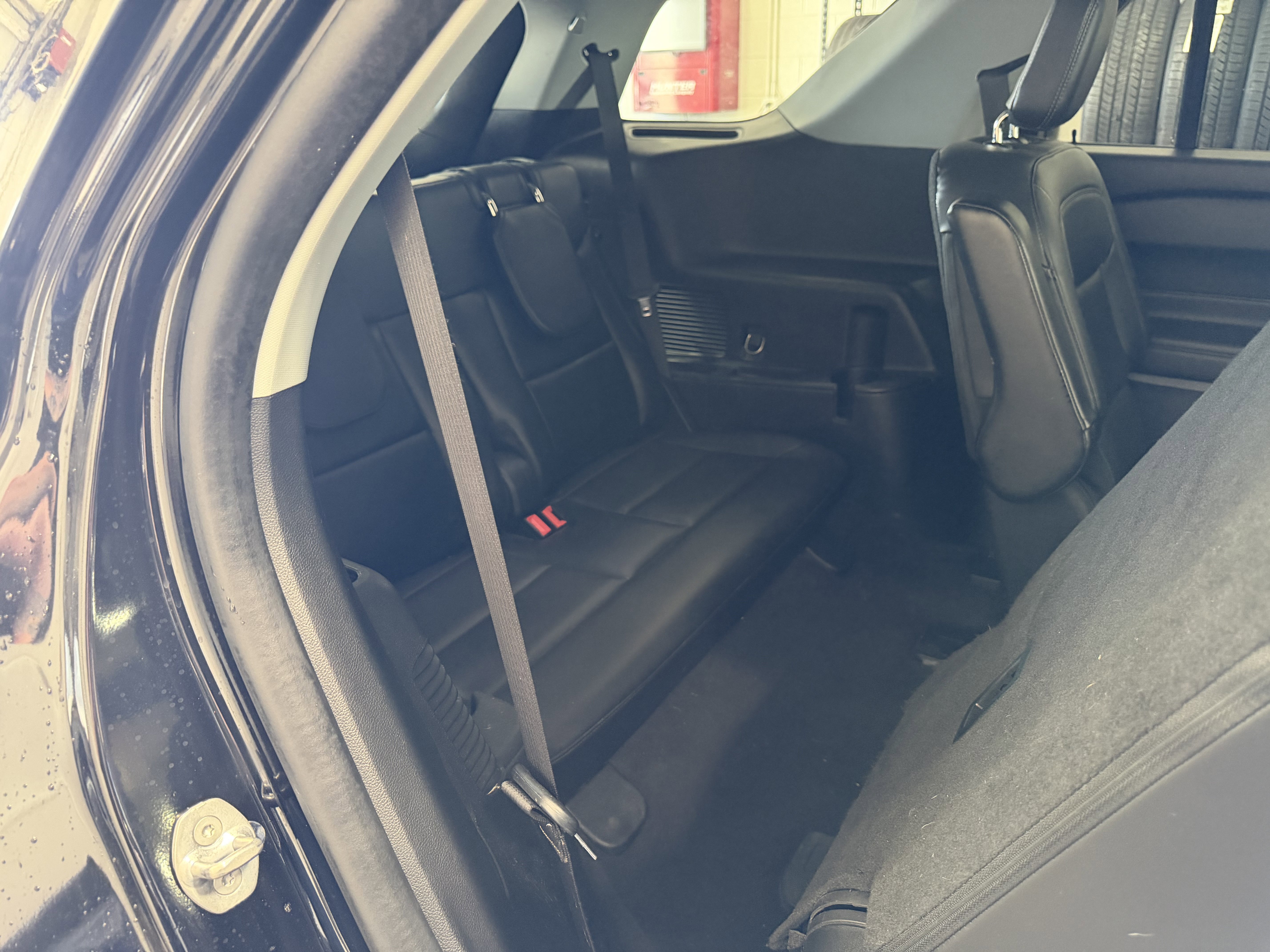 Used 2022 Ford Explorer XLT w/ Equipment Group 202A RWD image 31