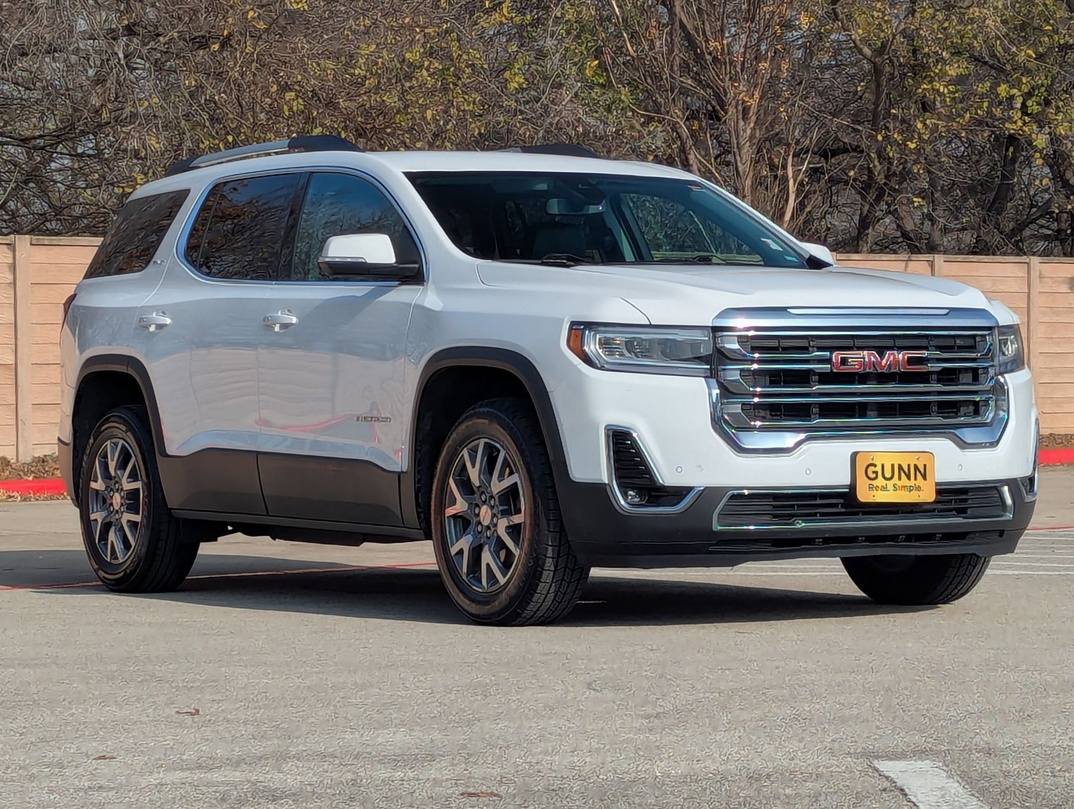 Used 2023 GMC Acadia SLT image 2