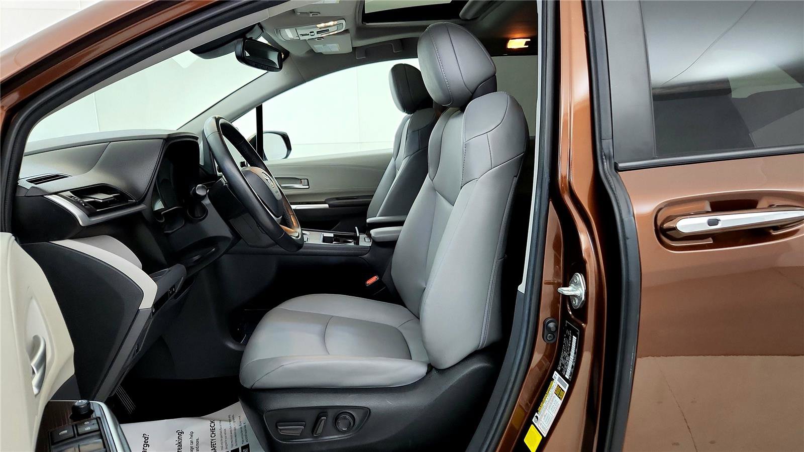 Certified 2024 Toyota Sienna XLE image 26