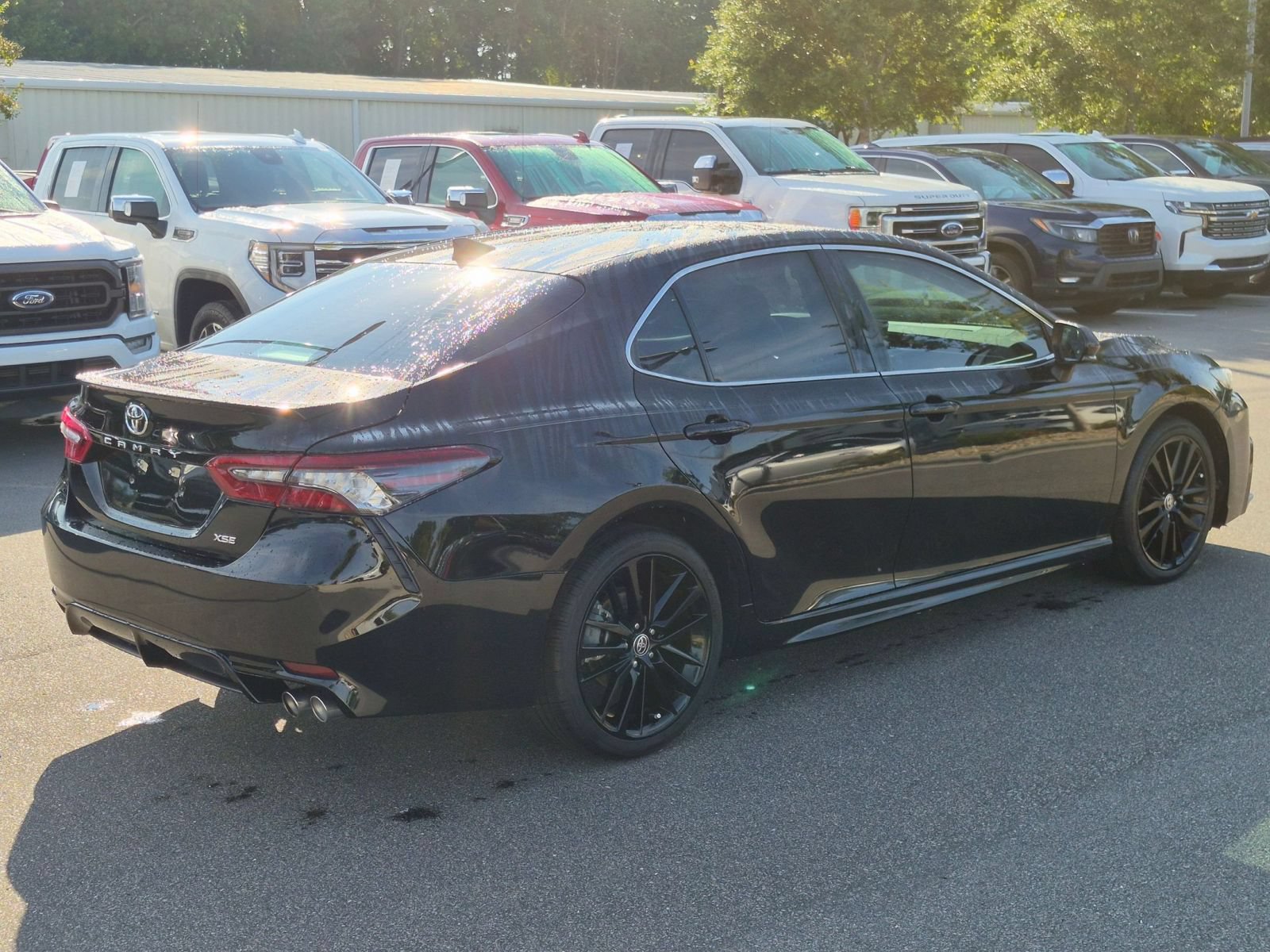 Used 2022 Toyota Camry XSE FWD image 3