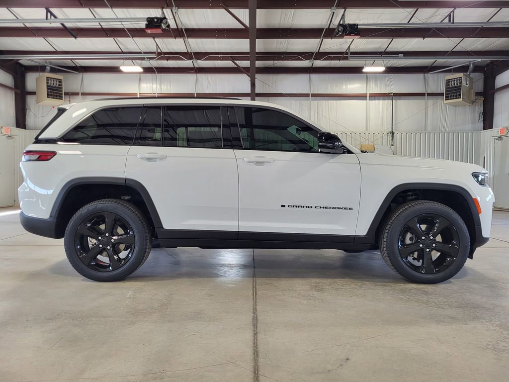 New 2026 Jeep Grand Cherokee Limited w/ Limited Altitude Package AWD/4WD image 6