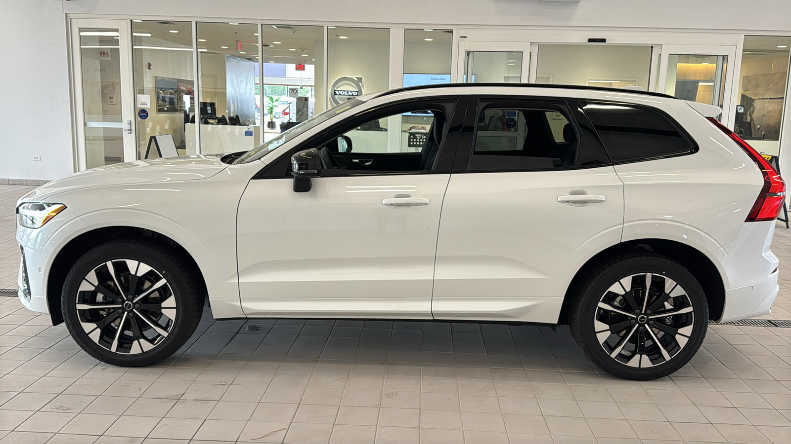 New 2027 Volvo XC60 B5 Plus AWD/4WD image 8