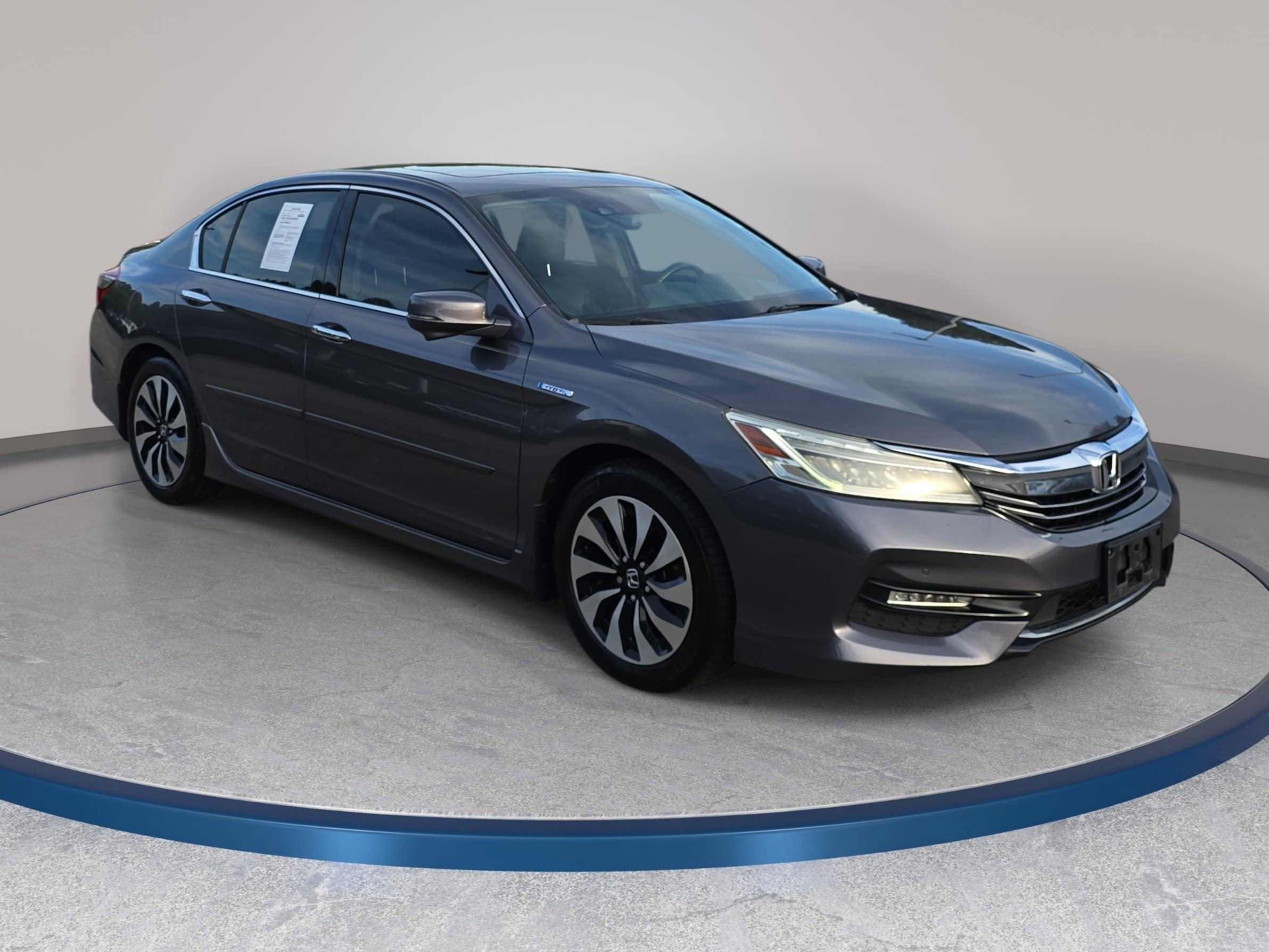 Used 2017 Honda Accord Touring image 3