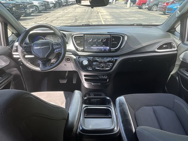 Used 2023 Chrysler Pacifica Touring FWD image 20