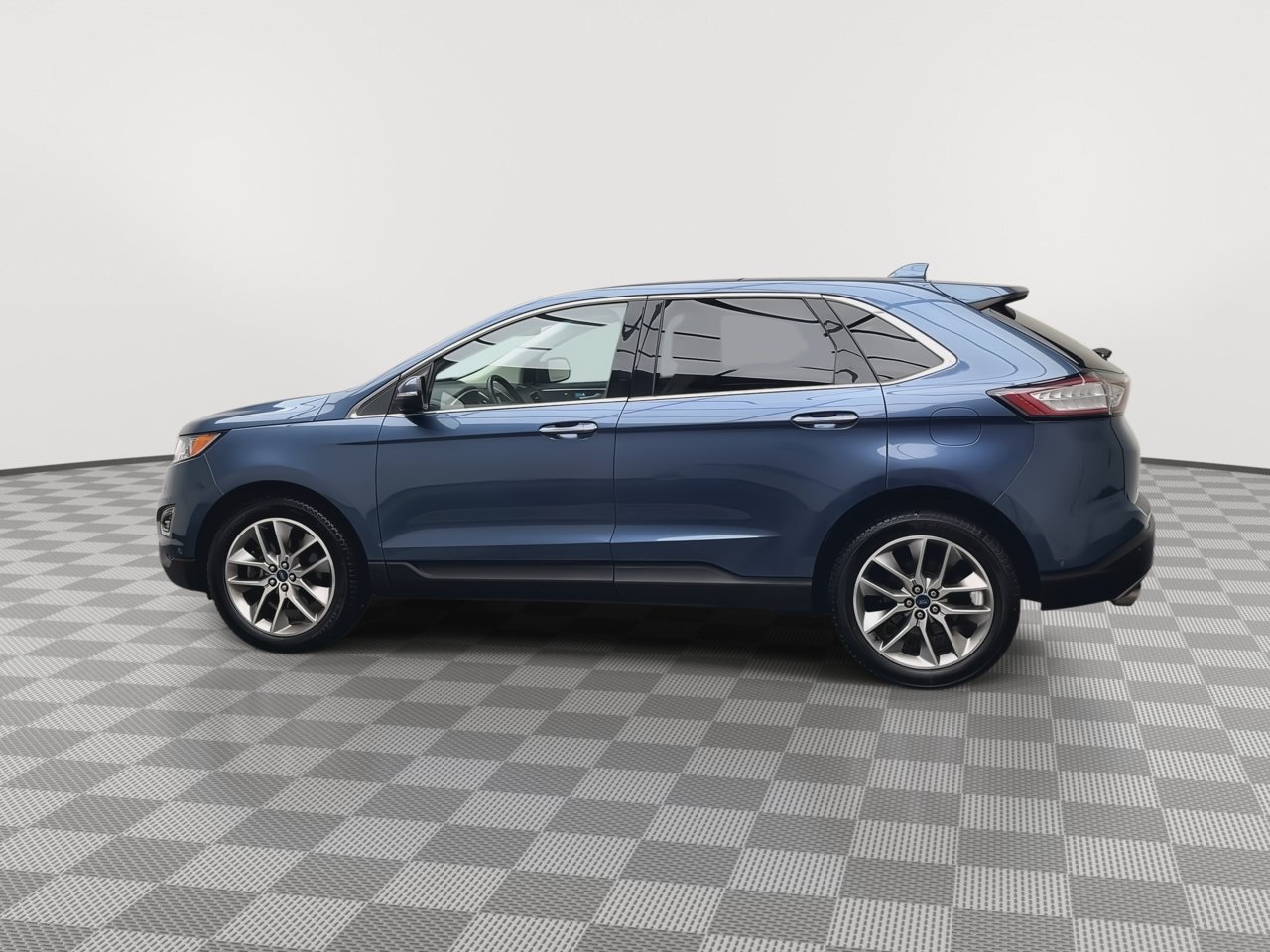 Used 2018 Ford Edge Titanium w/ Equipment Group 302A AWD/4WD image 41