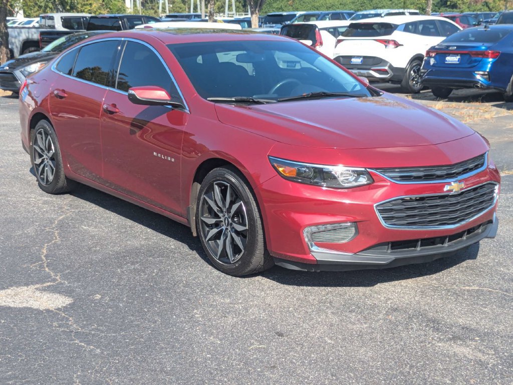 Used 2018 Chevrolet Malibu LT w/ Leather Package FWD image 2
