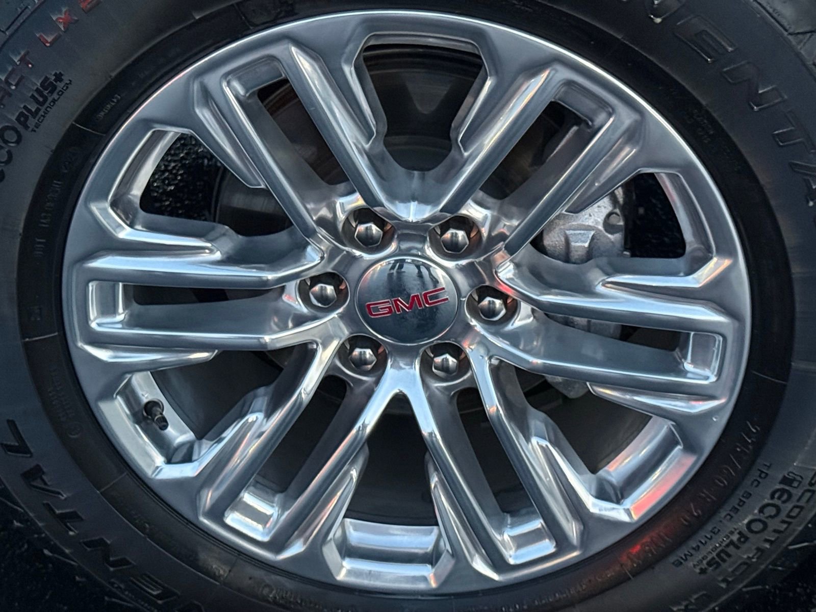 Used 2024 GMC Yukon SLT w/ SLT Luxury Package image 10