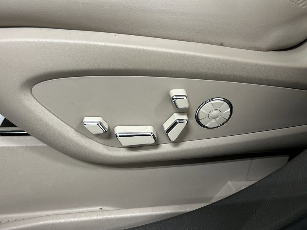 Used 2022 Lincoln Nautilus Reserve w/ Equipment Group 201A image 10