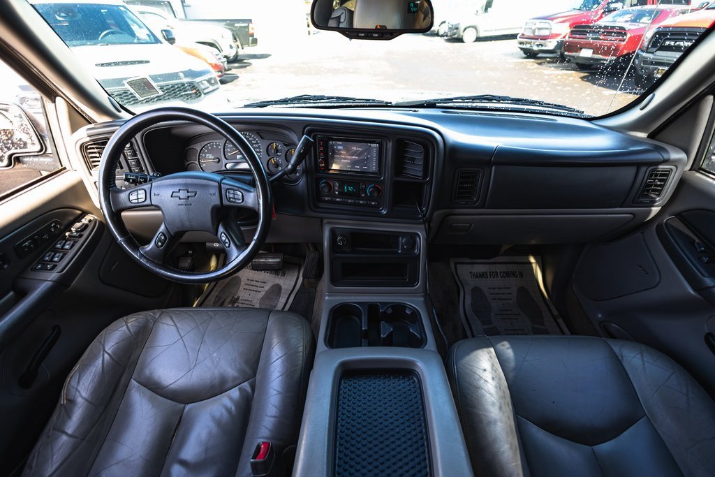 Used 2003 Chevrolet Suburban 4WD image 25