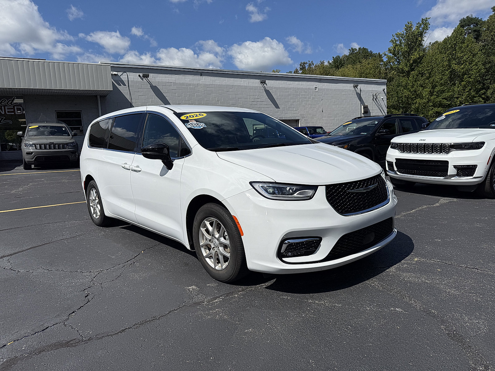 Certified 2026 Chrysler Pacifica Select FWD image 7