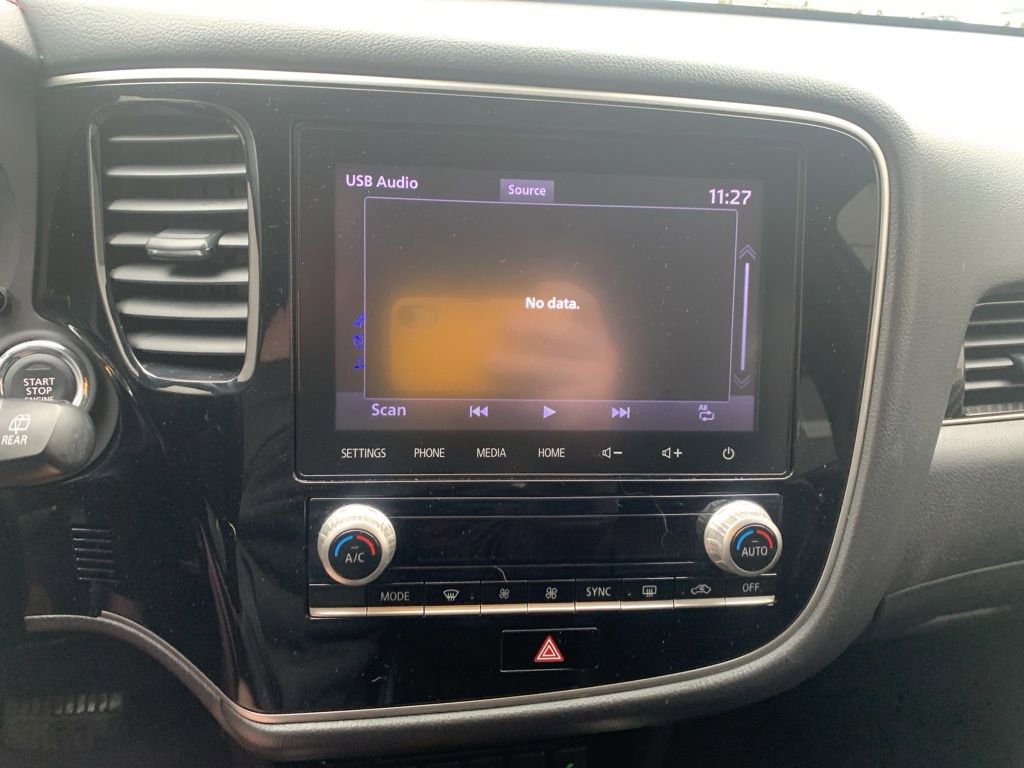 Used 2020 Mitsubishi Outlander LE AWD/4WD image 19