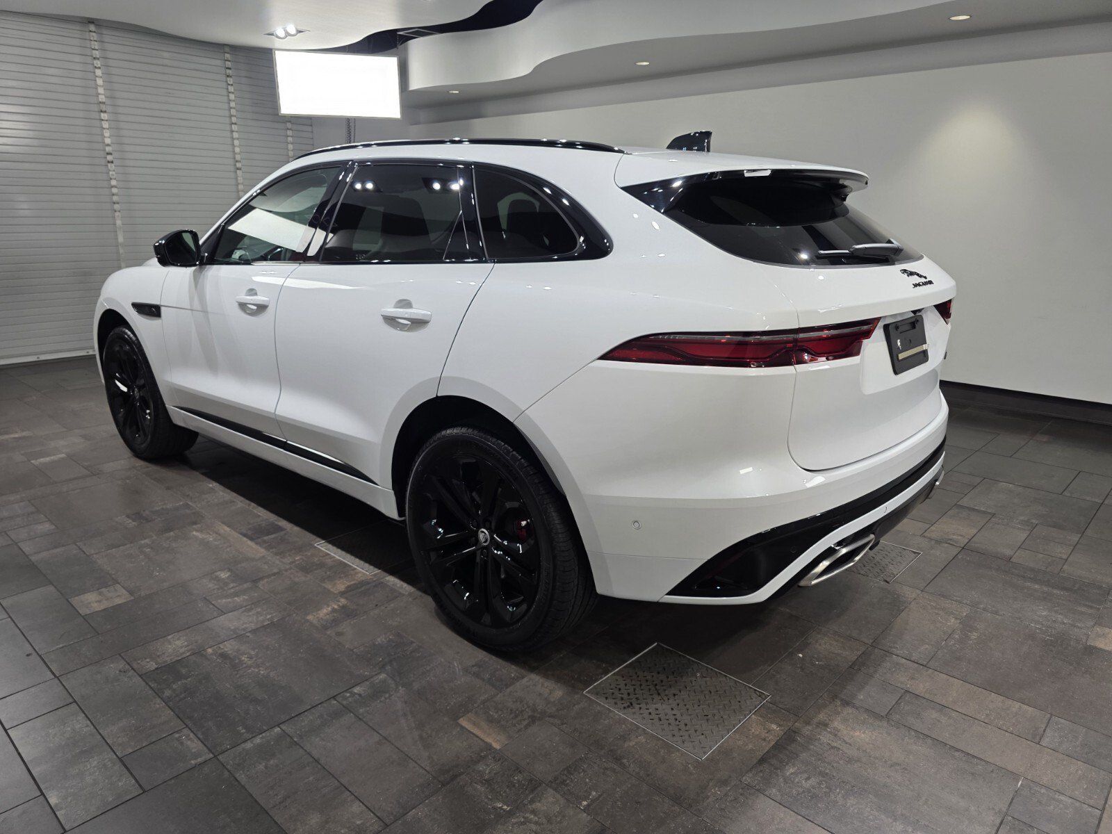 New 2026 Jaguar F-PACE R-Dynamic S AWD/4WD image 4