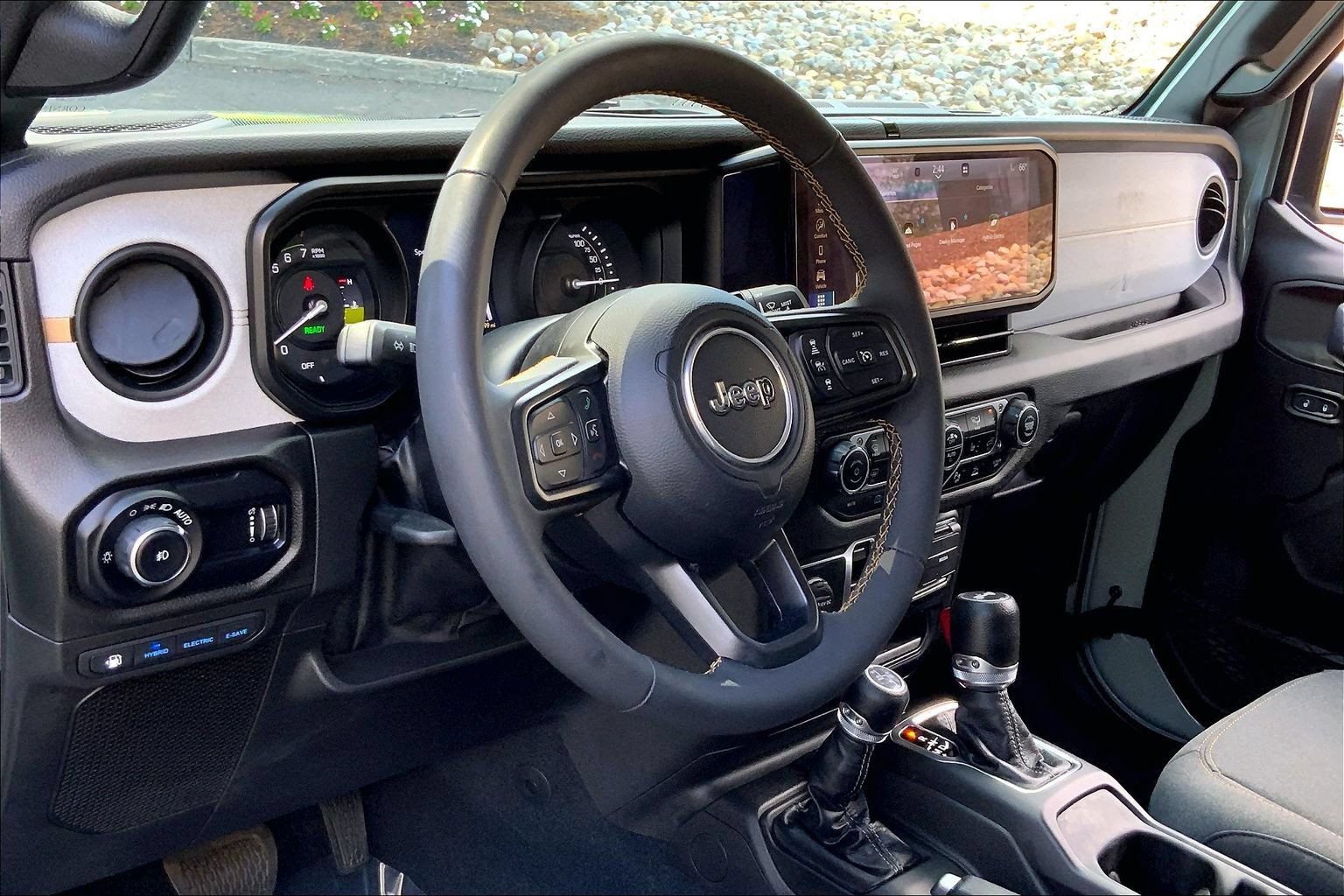 Used 2024 Jeep Wrangler Unlimited AWD/4WD image 13