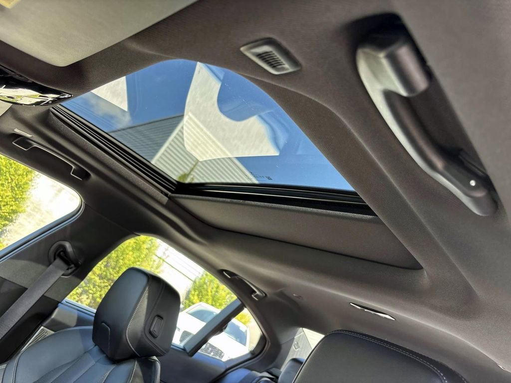 Certified 2025 BMW 540i xDrive image 28