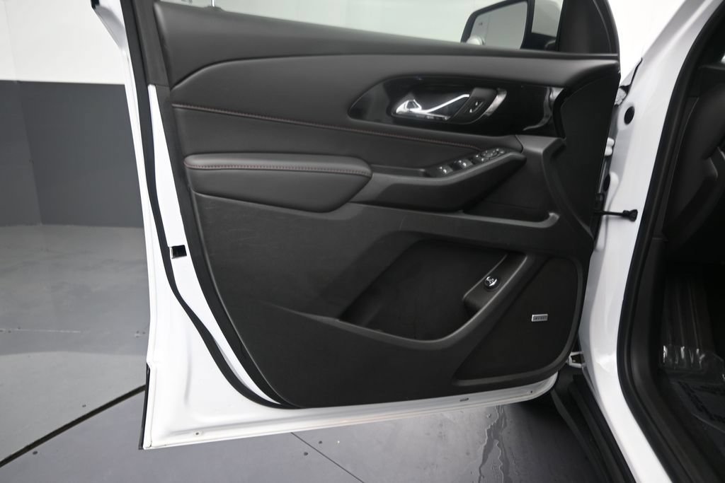 Used 2024 Chevrolet Traverse RS FWD image 11