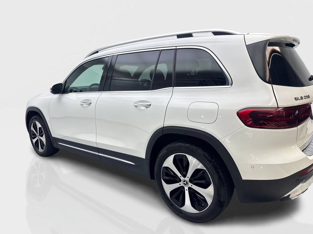 Used 2025 Mercedes-Benz GLB 250 4MATIC image 14