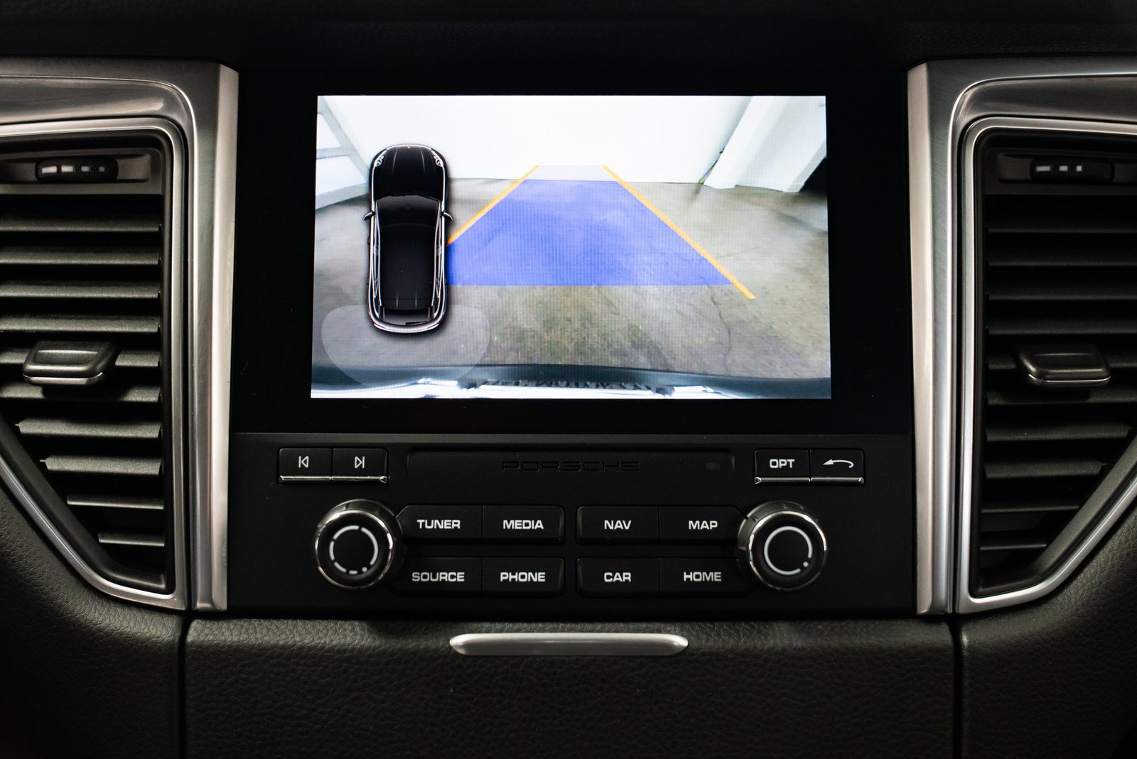 Used 2018 Porsche Macan w/ Premium Package Plus image 16