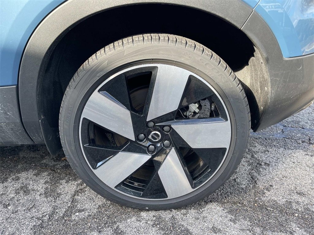 Used 2024 Volvo XC40 Recharge Plus w/ Protection Package Premier image 11