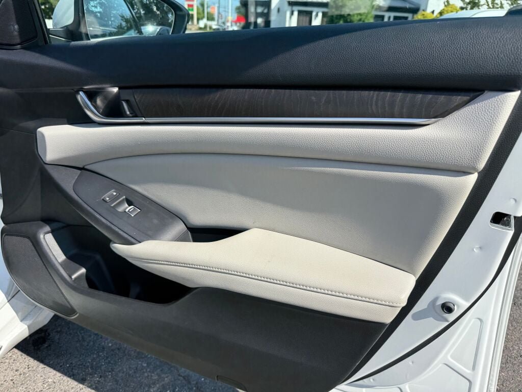 Used 2018 Honda Accord EX-L image 27