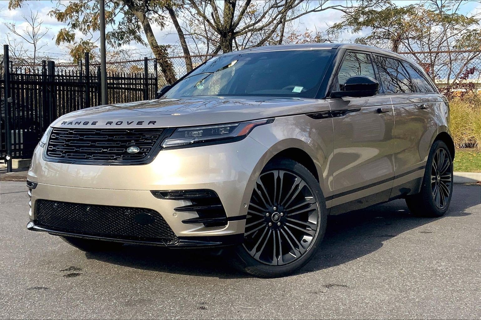 New 2026 Land Rover Range Rover Velar Dynamic SE