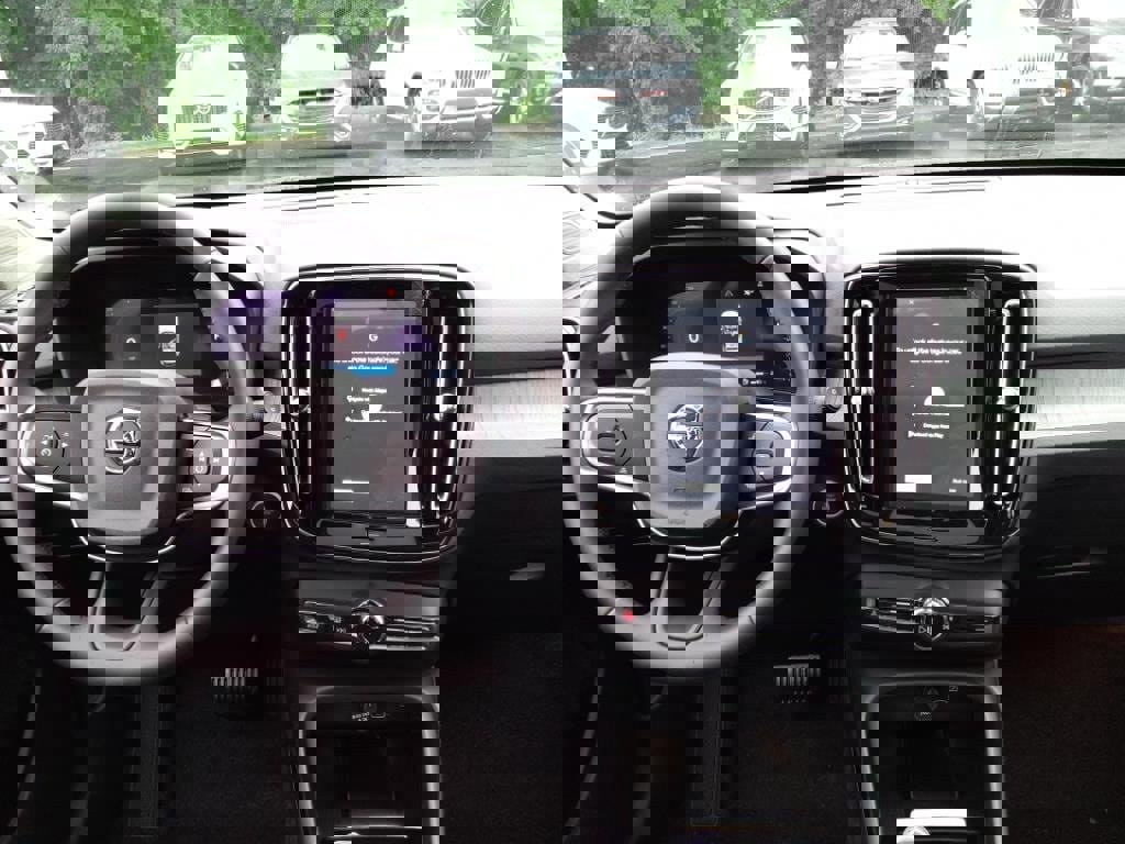 New 2025 Volvo XC40 B5 Plus w/ Climate Package image 13