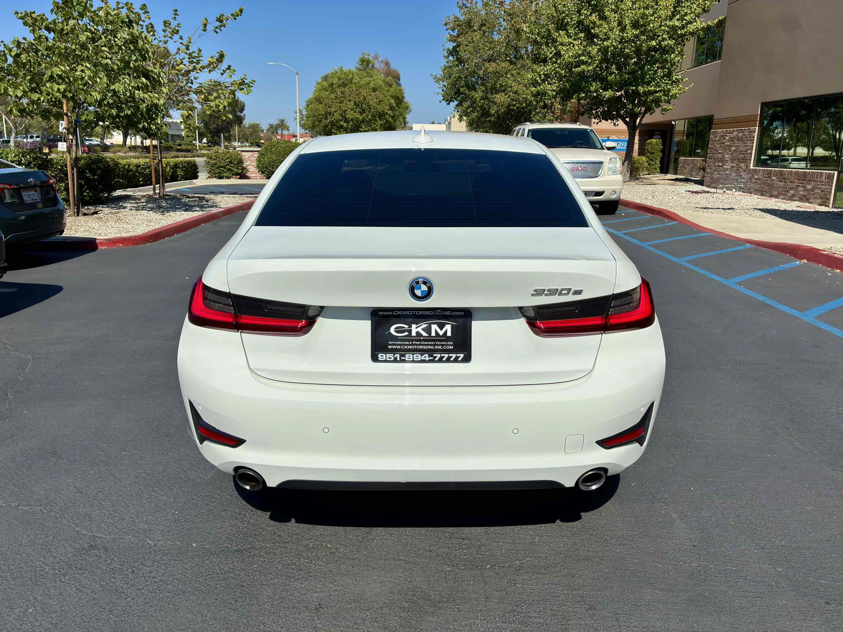 Used 2022 BMW 330e w/ Driving Assistance Package RWD image 9
